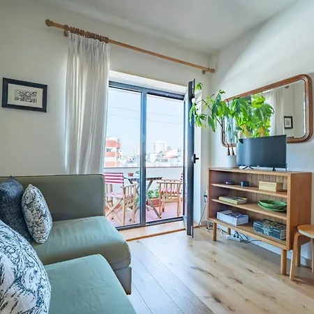 Apartment Charming Retreat Near Boavista With Elevator Porto