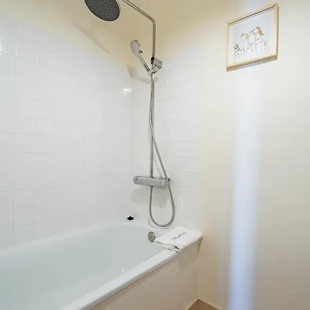 Charming Retreat Near Boavista With Elevator Oporto