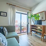 Apartment Charming Retreat Near Boavista With Elevator Porto